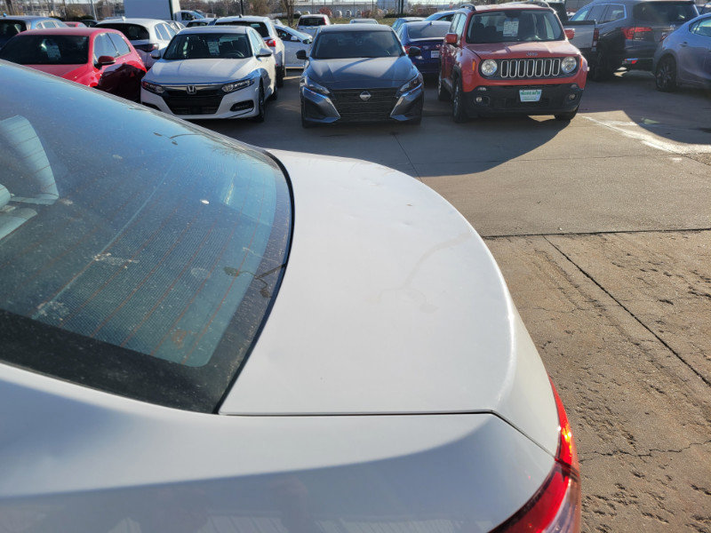 Used 2018 Toyota Corolla LE image 15