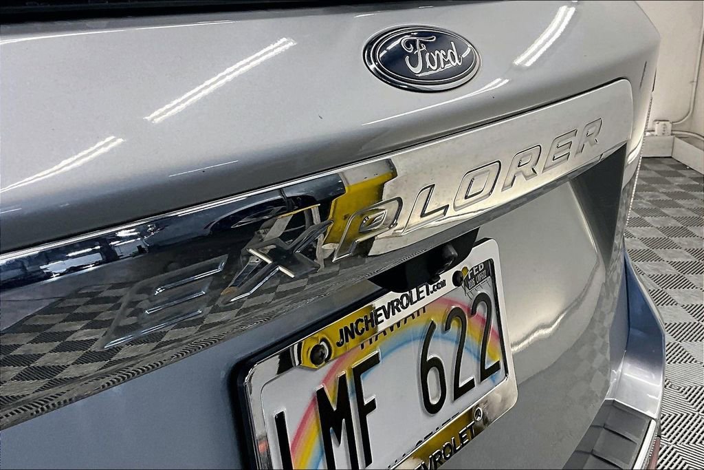 Used 2022 Ford Explorer Limited w/ Equipment Group 301A image 7