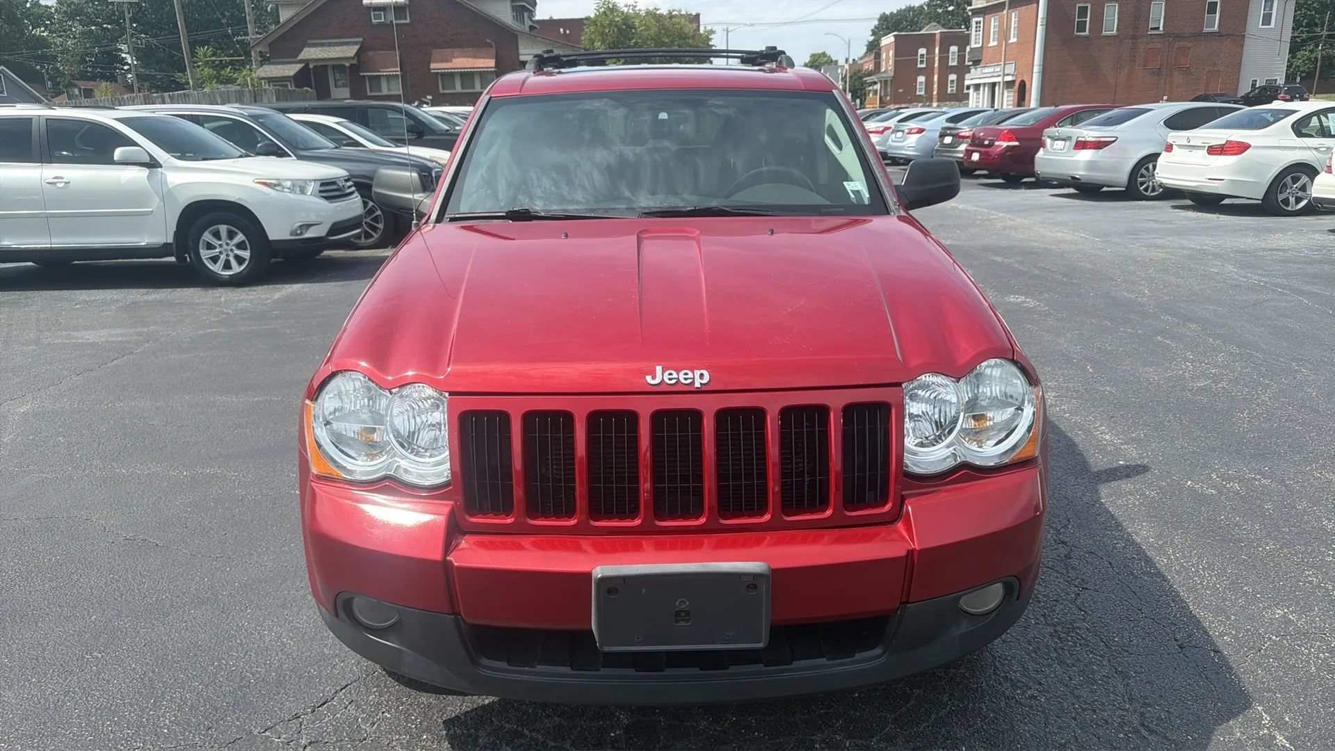 Used 2010 Jeep Grand Cherokee Laredo AWD/4WD image 2