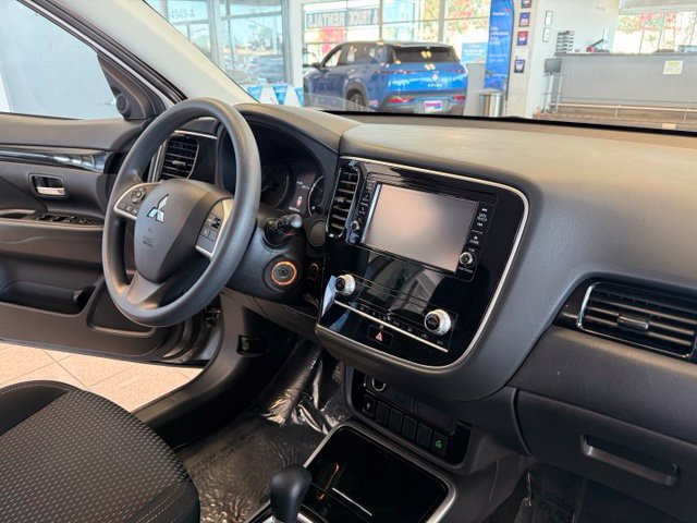 Used 2020 Mitsubishi Outlander ES FWD image 28