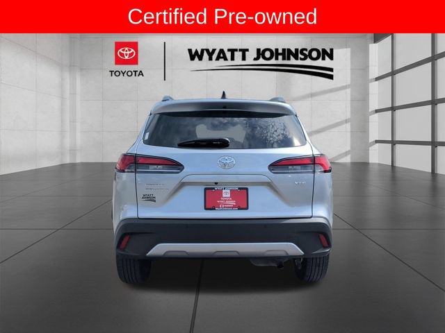 Used 2025 Toyota Corolla Cross XLE FWD image 4