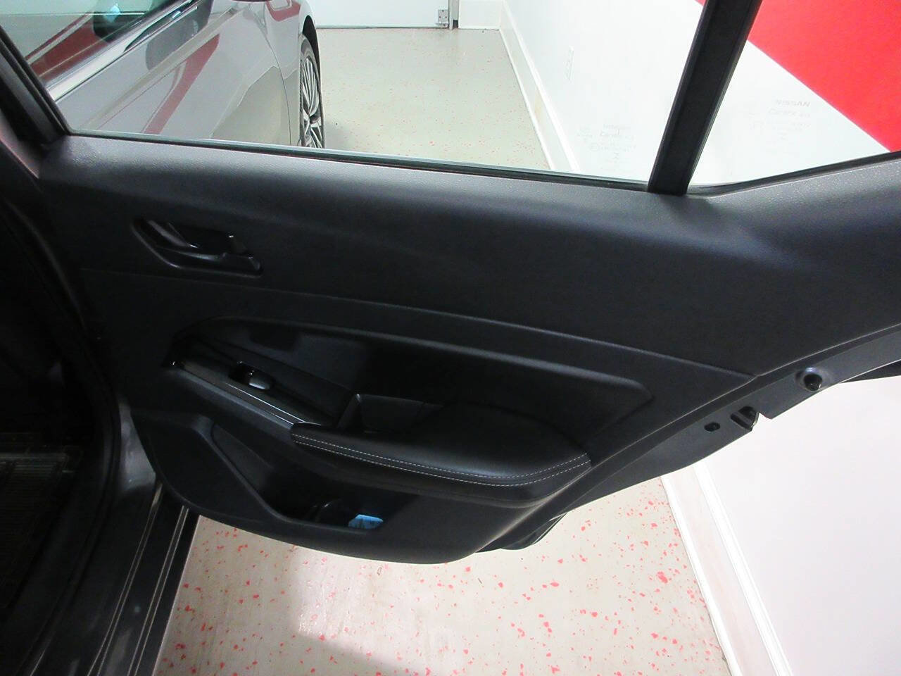 Used 2023 Nissan Altima 2.5 SV FWD image 23