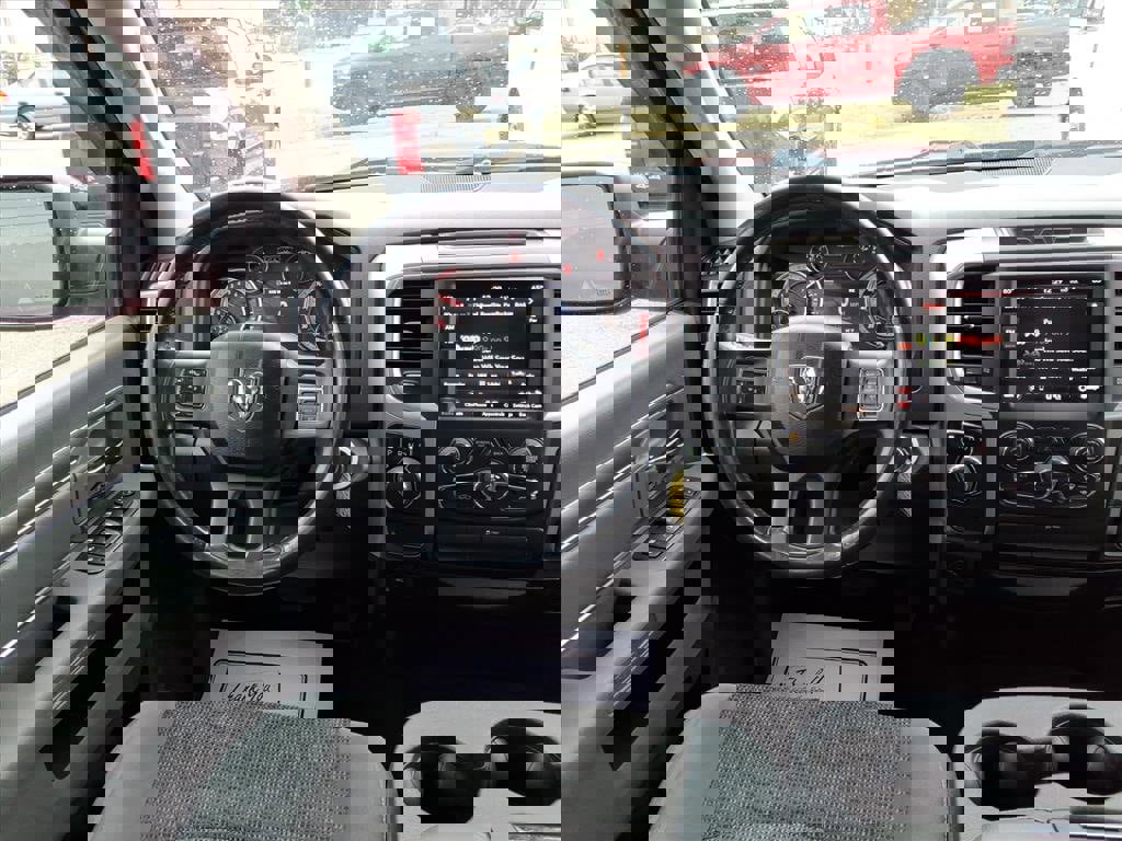 Used 2019 RAM 1500 Classic SLT w/ Luxury Group image 13