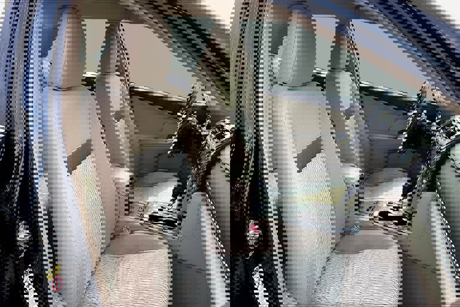 Used 2013 Toyota Camry XLE w/ Convenience Pkg image 28