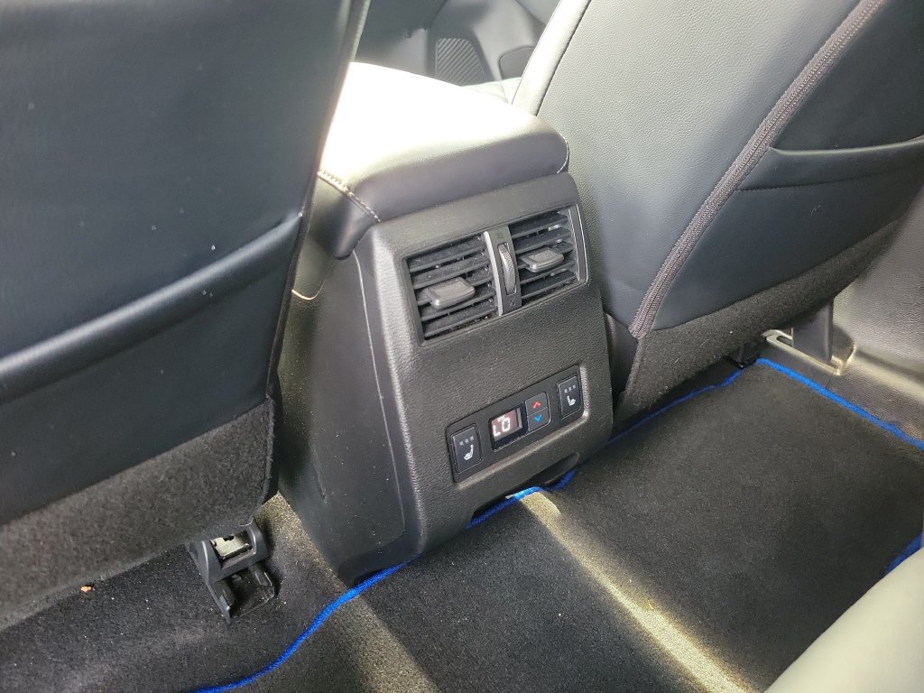 Used 2025 Mitsubishi Outlander 4WD Plug-In Hybrid image 12