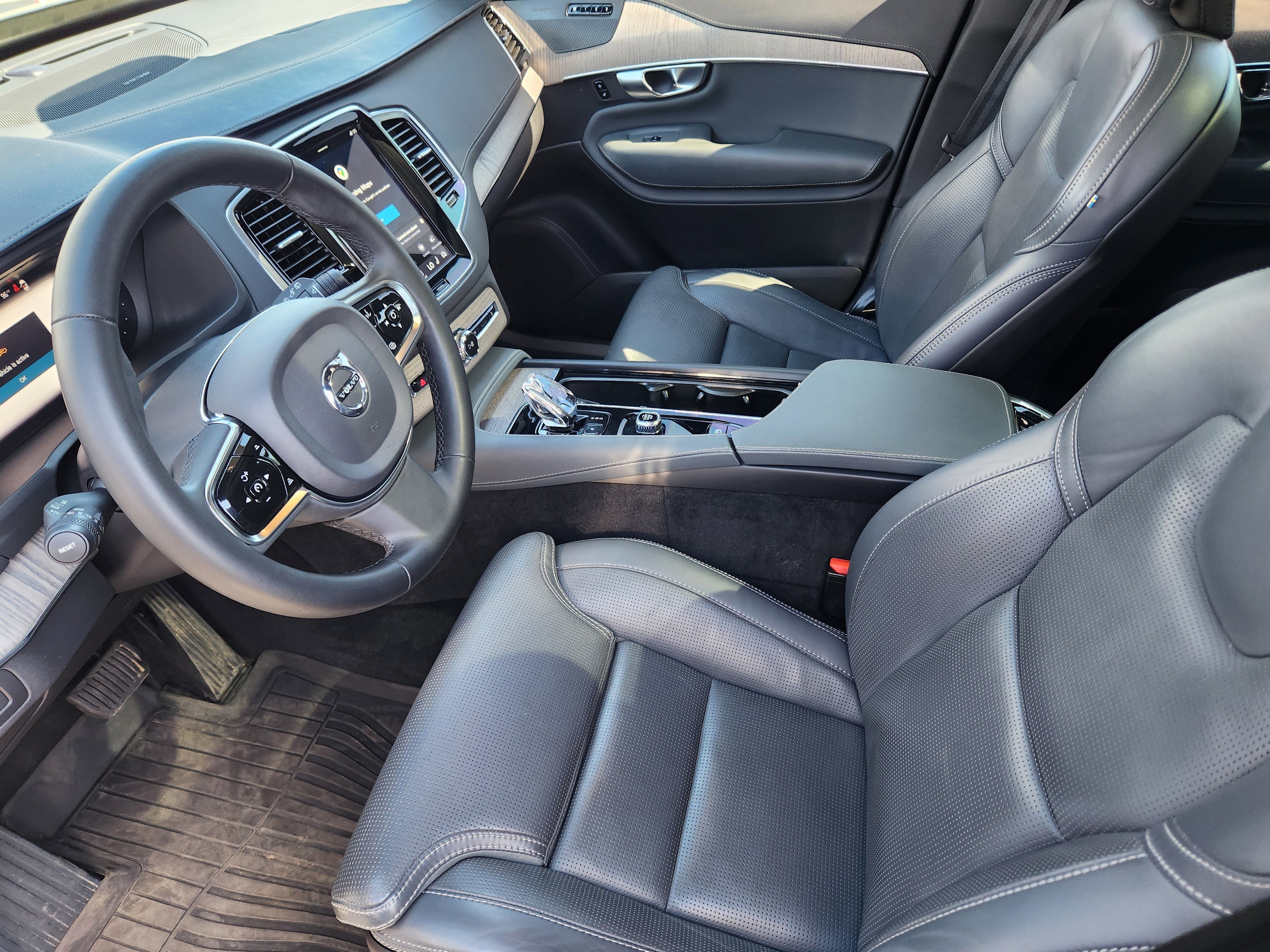 Certified 2024 Volvo XC90 T8 Ultimate w/ Protection Package Premier image 9