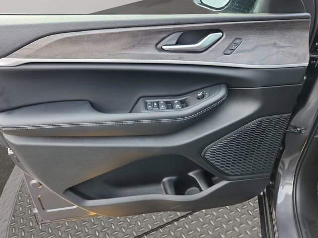 New 2025 Jeep Grand Cherokee Limited image 12