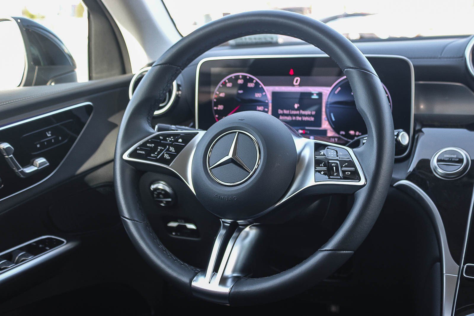 Used 2025 Mercedes-Benz GLC 350e 4MATIC image 16