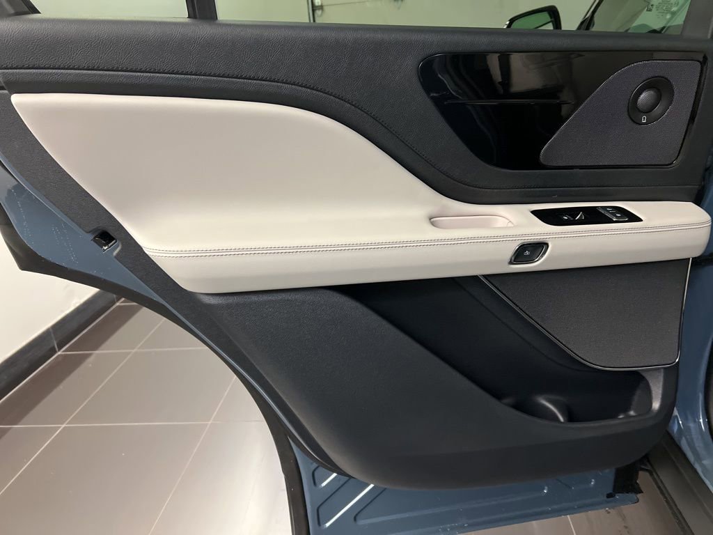 Used 2026 Lincoln Aviator Reserve image 32