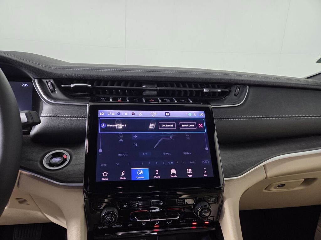 Certified 2025 Jeep Grand Cherokee Limited image 17