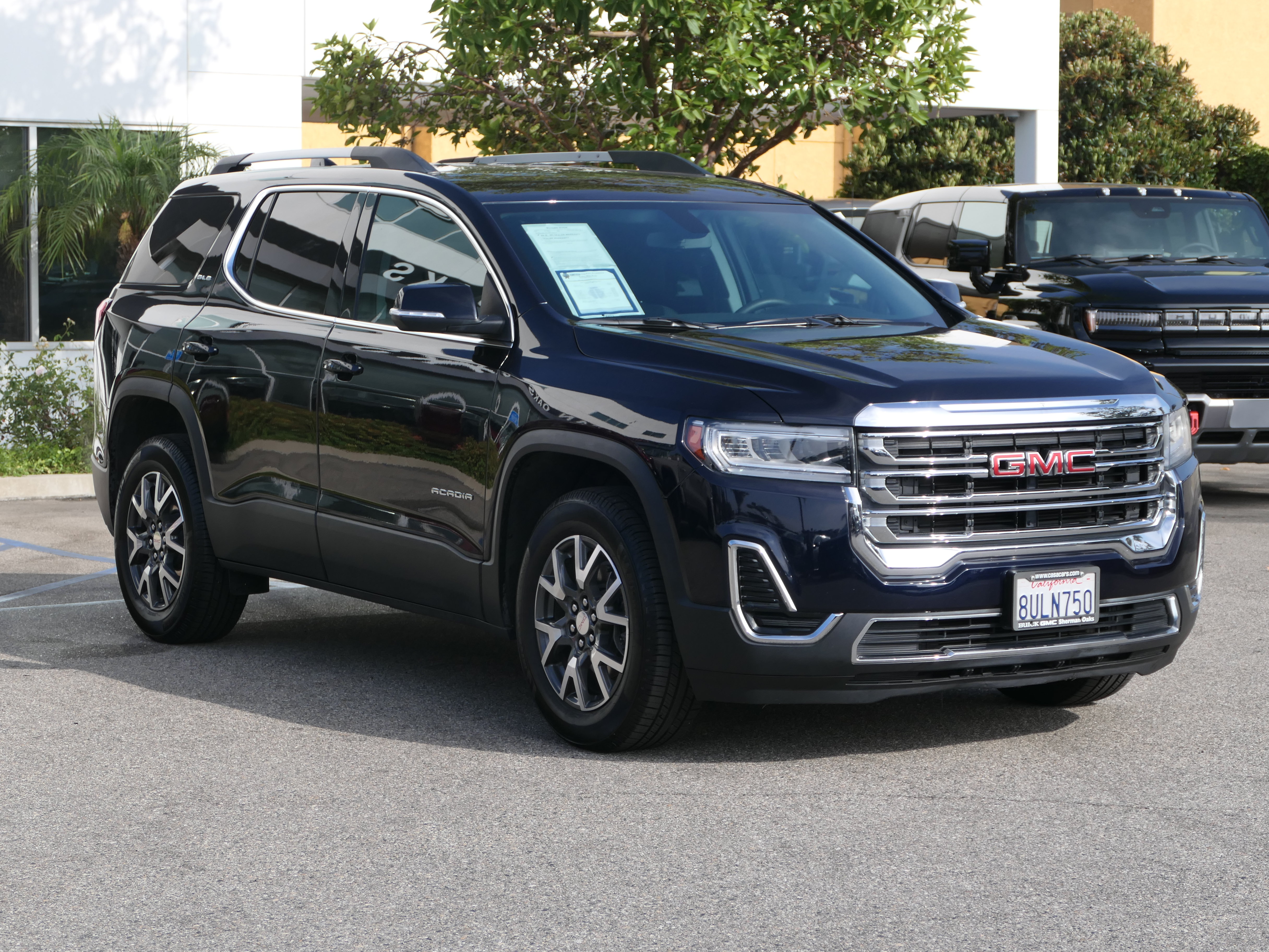 Used 2021 GMC Acadia SLE w/ Driver Convenience Package FWD image 7