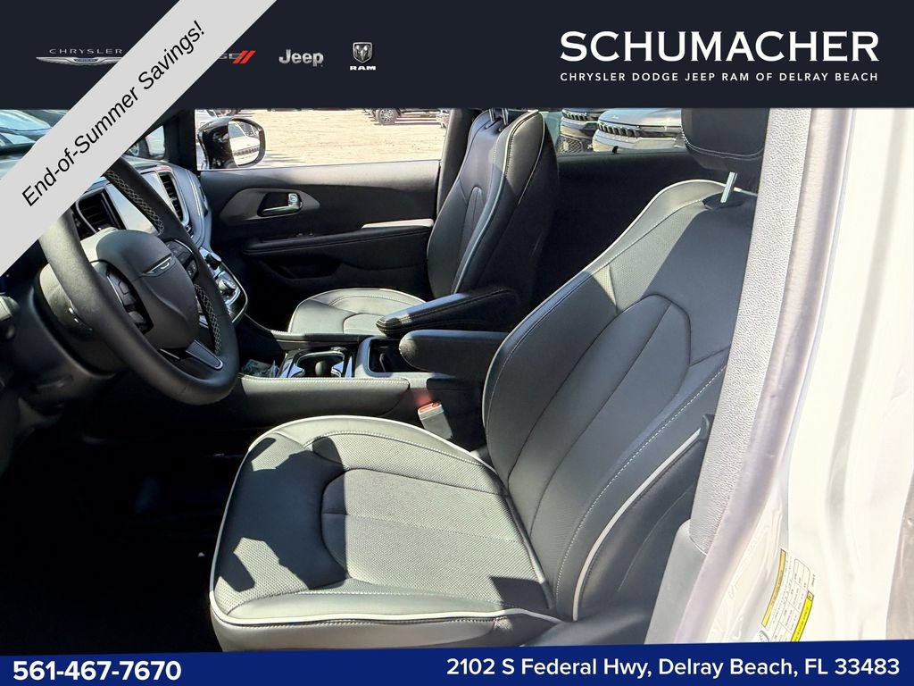 New 2027 Chrysler Pacifica Limited FWD image 10