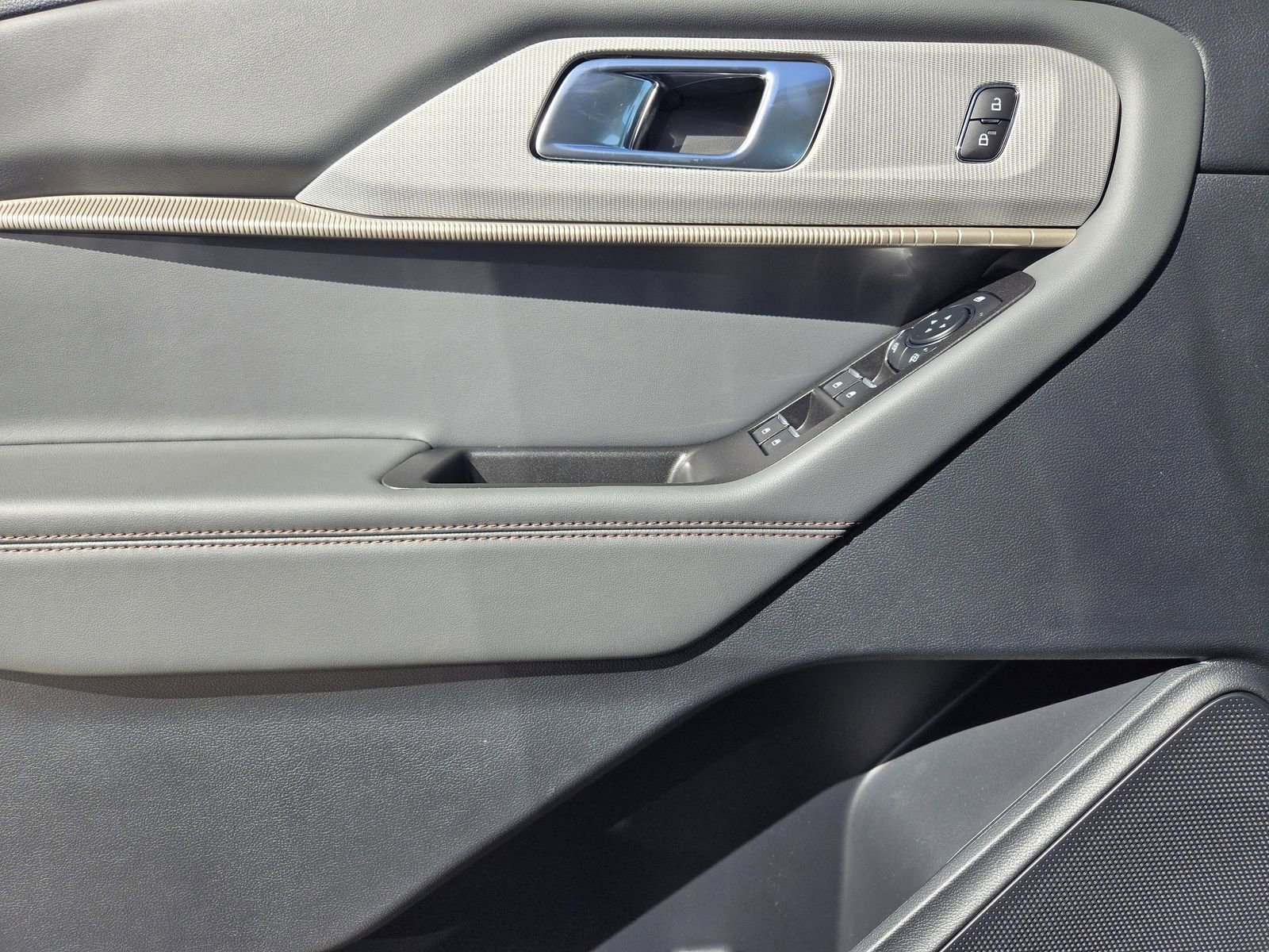 New 2026 Ford Explorer Active image 23