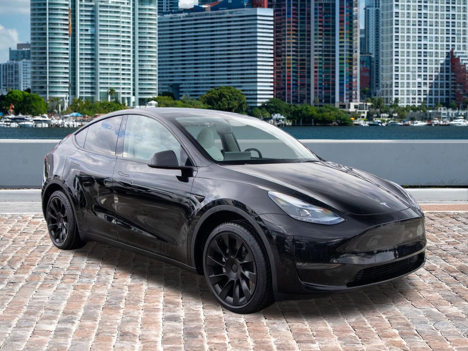 Used 2024 Tesla Model Y Long Range video 3