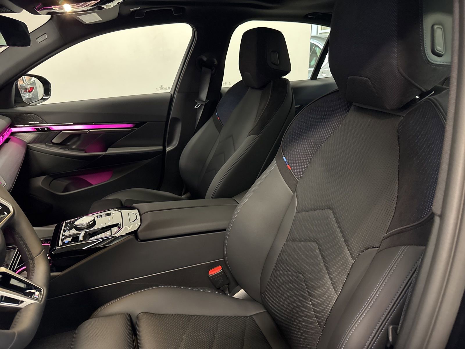 Used 2025 BMW i5 eDrive40i w/ M Sport Package image 16