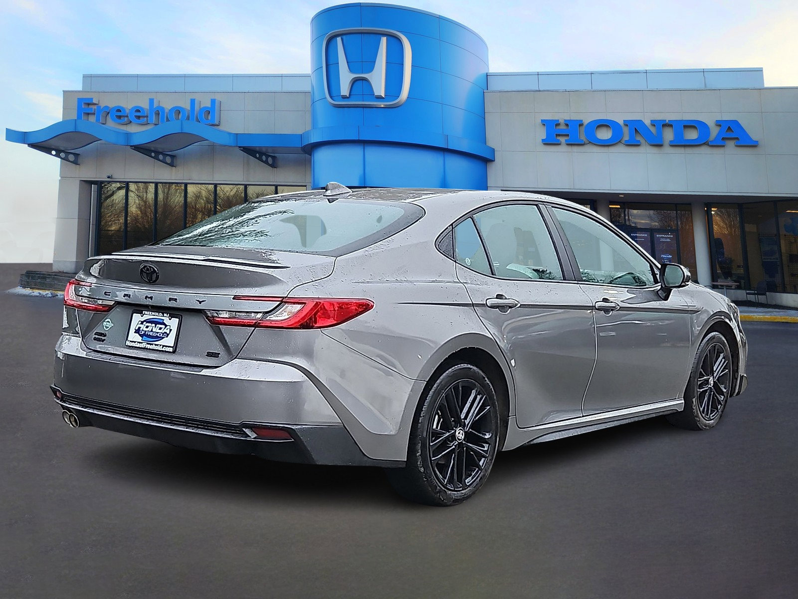 Used 2025 Toyota Camry SE image 7