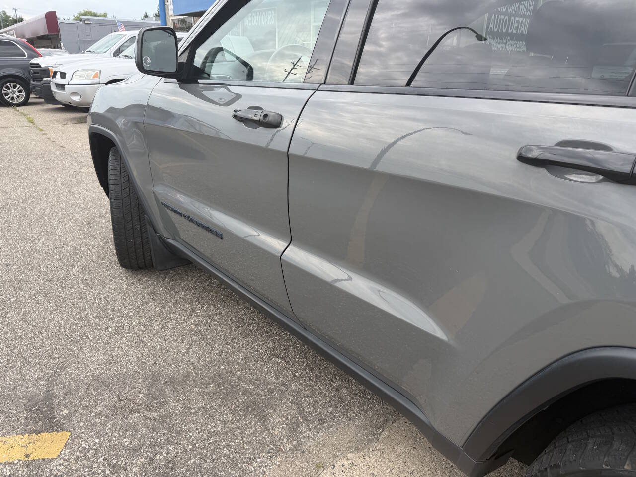 Used 2019 Jeep Grand Cherokee Laredo AWD/4WD image 16
