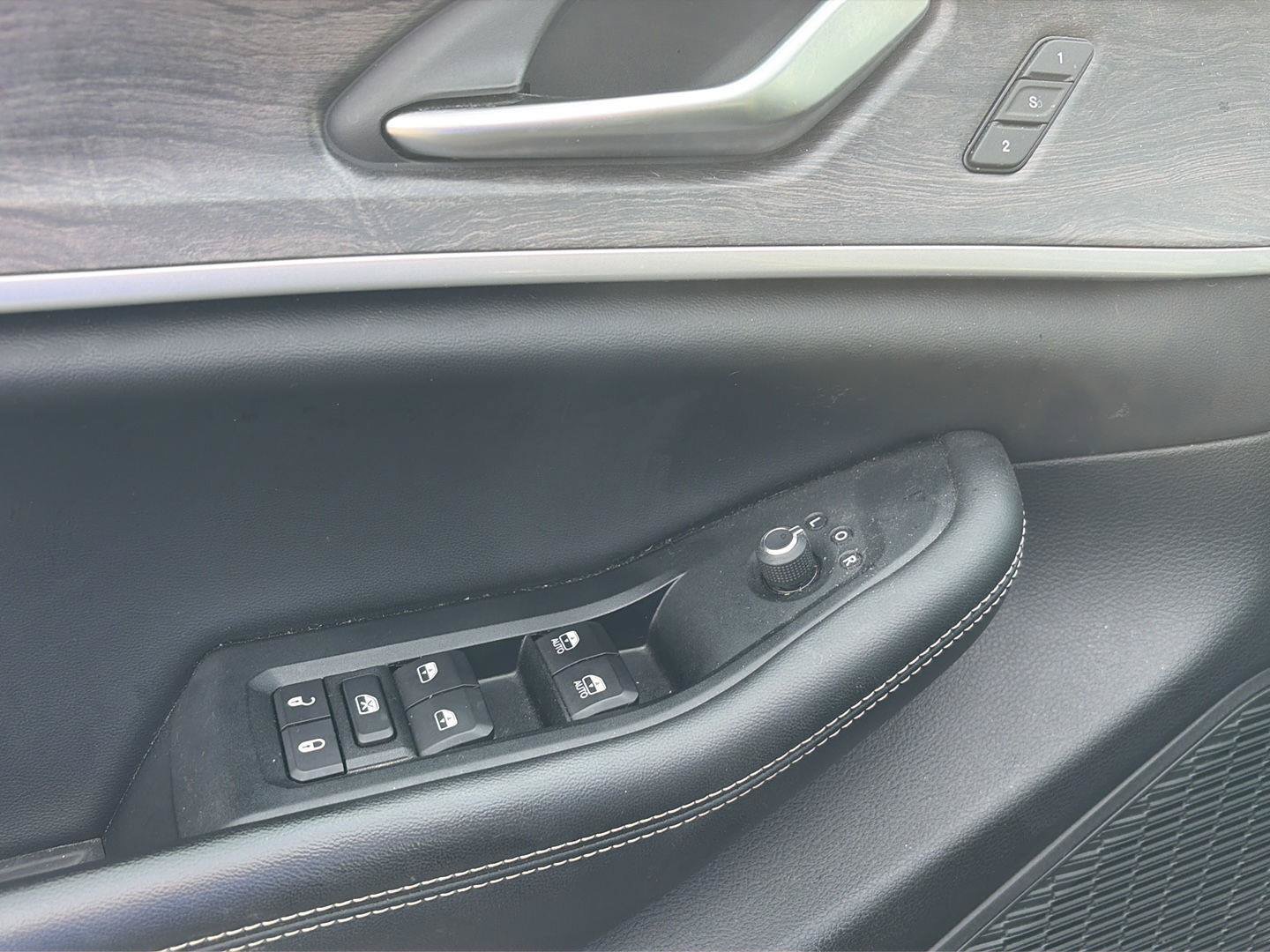 Used 2023 Jeep Grand Cherokee Limited AWD/4WD image 8