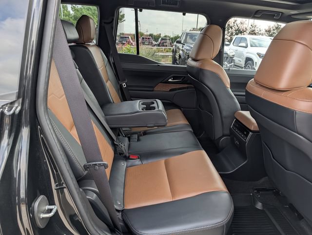 Used 2025 Lexus GX 550 w/ Accessory Package (2T) AWD/4WD image 34
