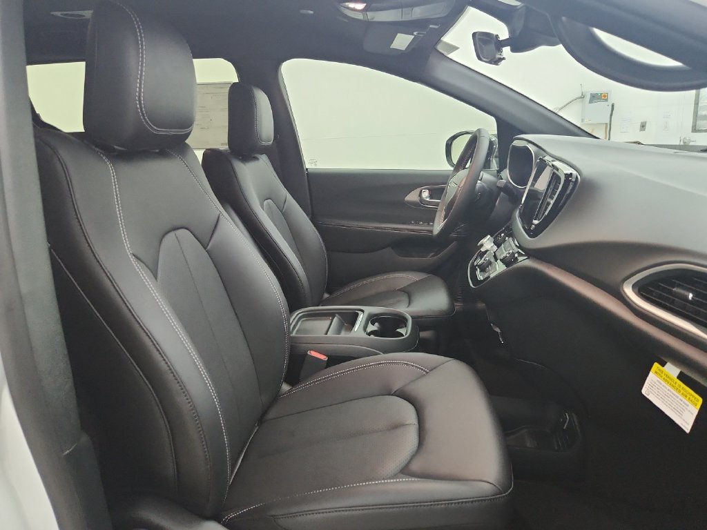 New 2027 Chrysler Pacifica LX FWD image 31