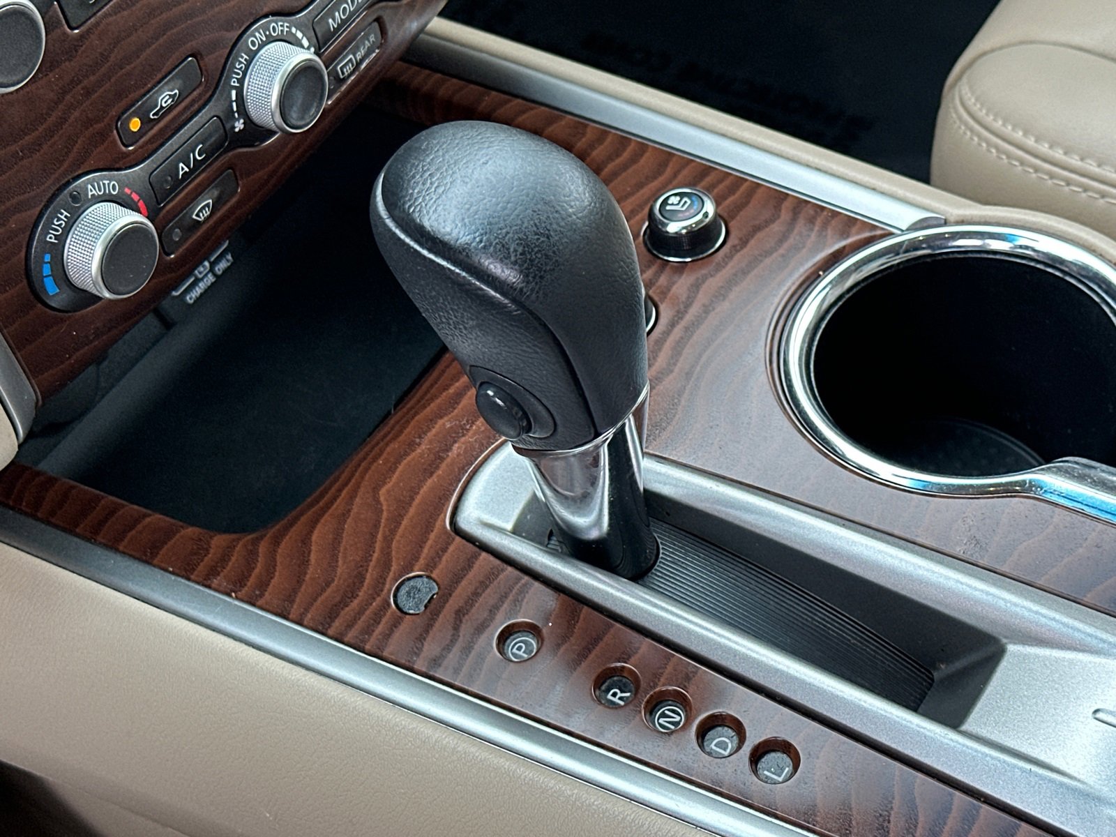 Used 2018 Nissan Pathfinder Platinum image 38