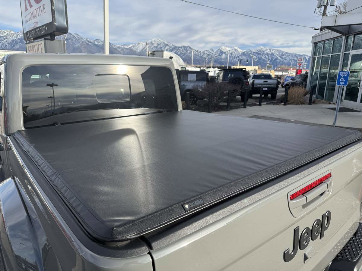 Used 2022 Jeep Gladiator Overland image 18