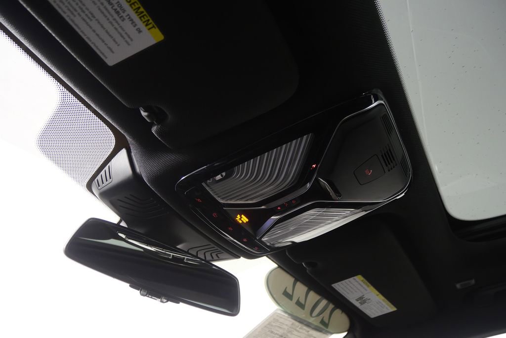 Used 2022 BMW 740i xDrive w/ M Sport Package image 24