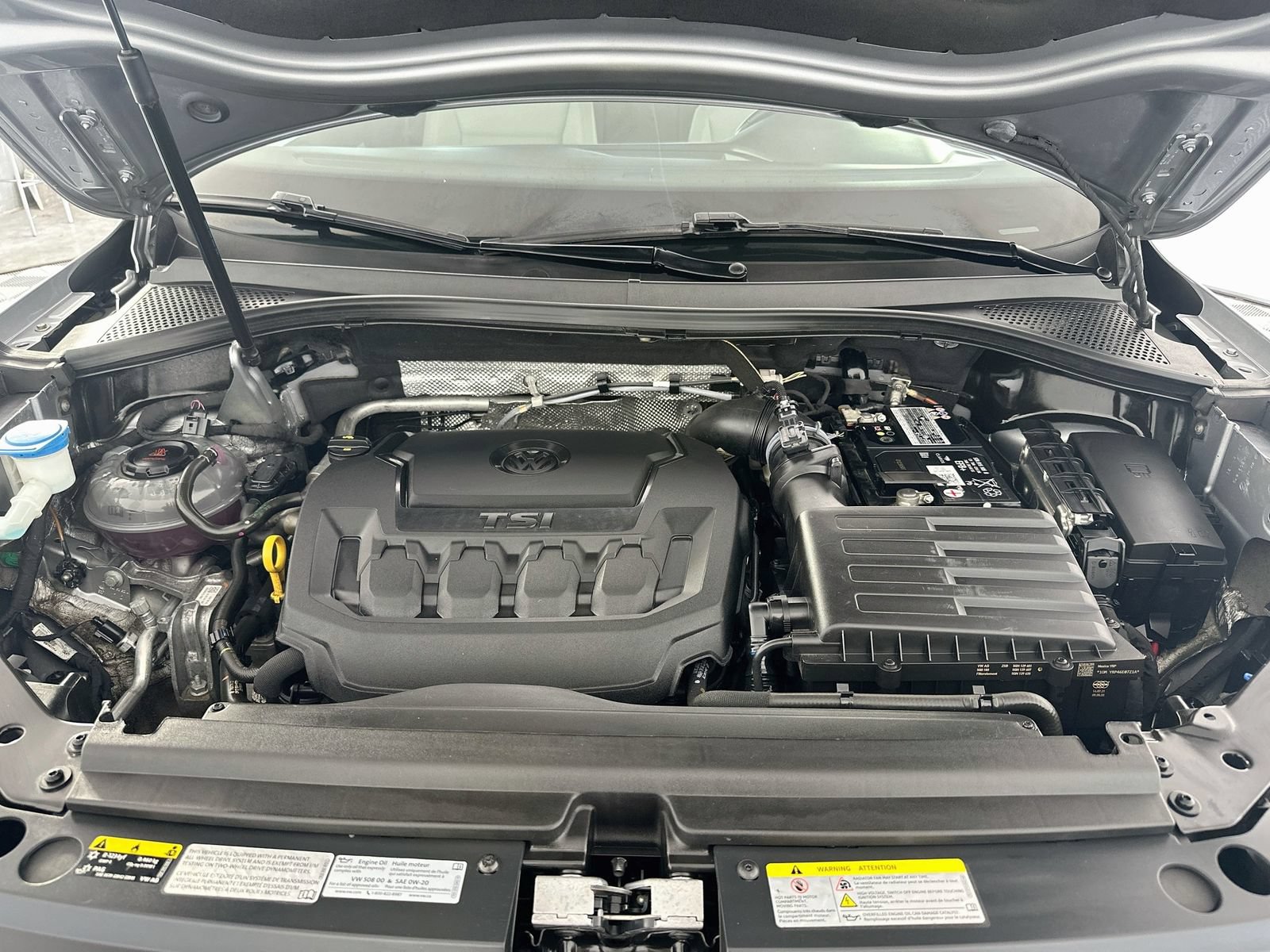 Used 2021 Volkswagen Tiguan SE R-Line AWD/4WD image 34