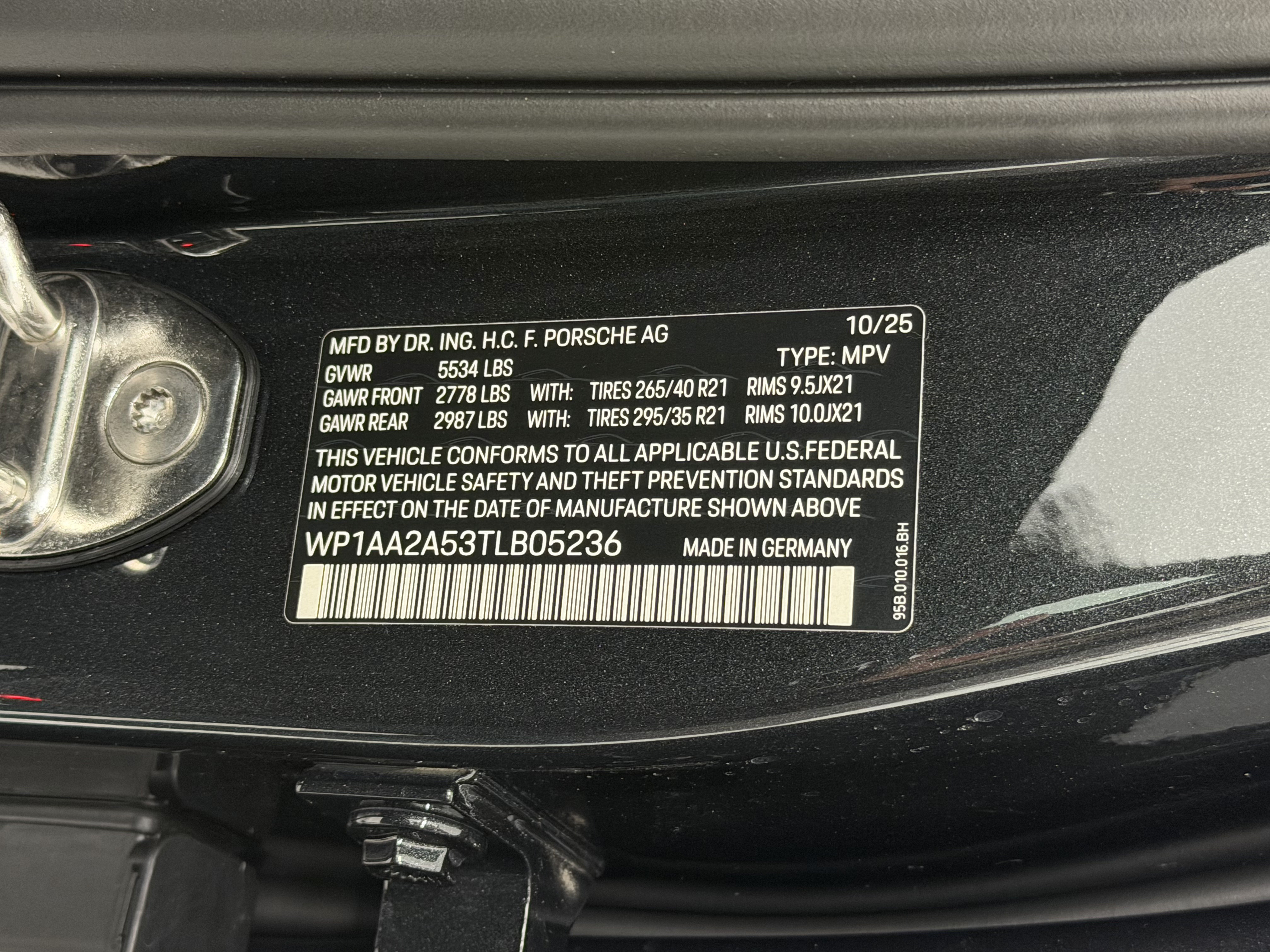 Certified 2026 Porsche Macan AWD/4WD image 58