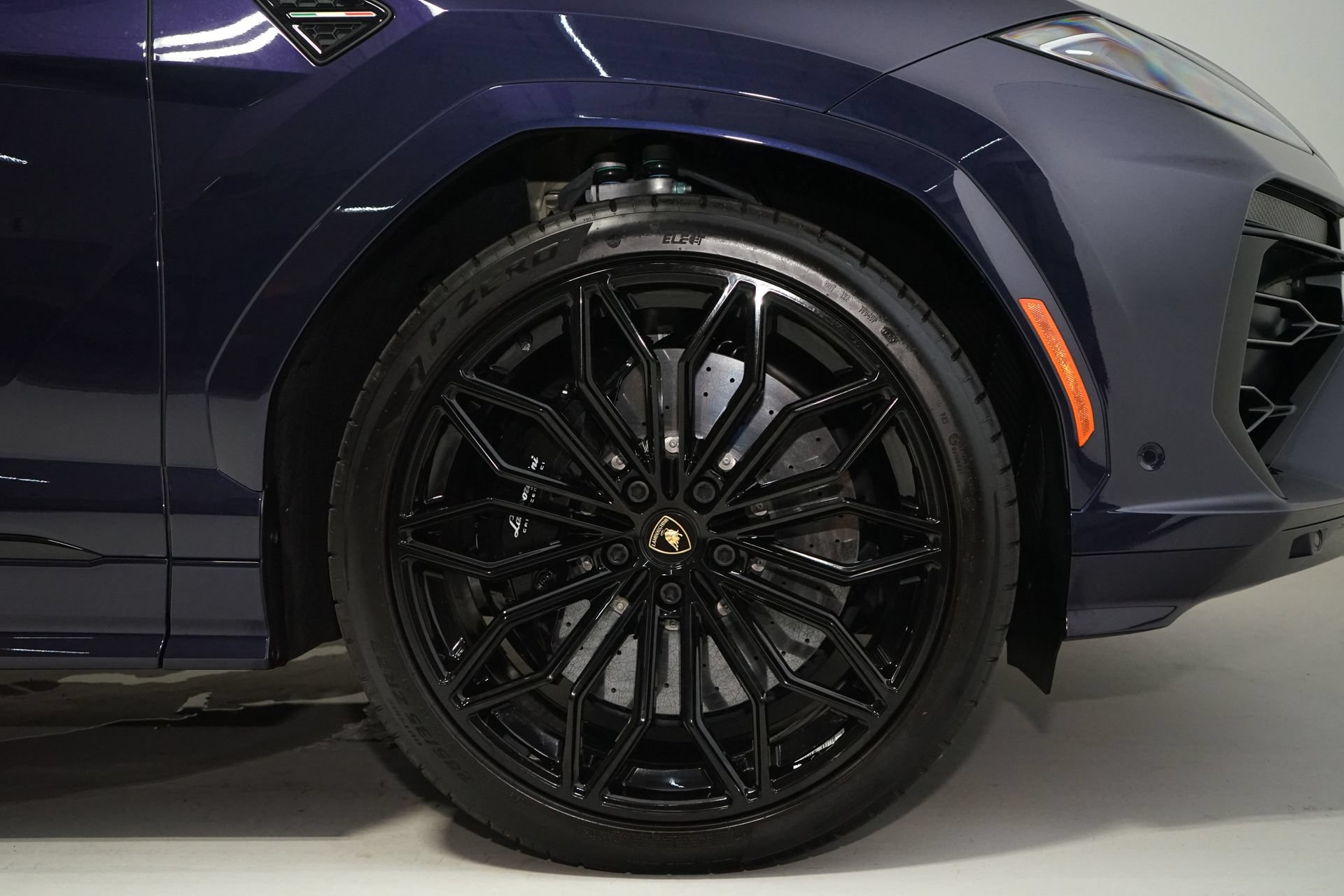 Used 2025 Lamborghini Urus SE AWD/4WD image 36
