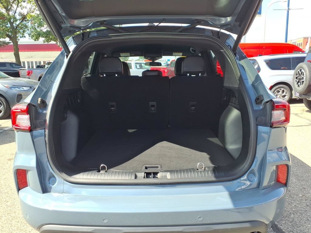 Certified 2023 Ford Escape ST-Line w/ Tech Pack #1 AWD/4WD image 10