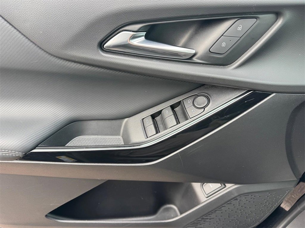 Used 2025 Chevrolet Equinox LT w/ Convenience Package II image 19