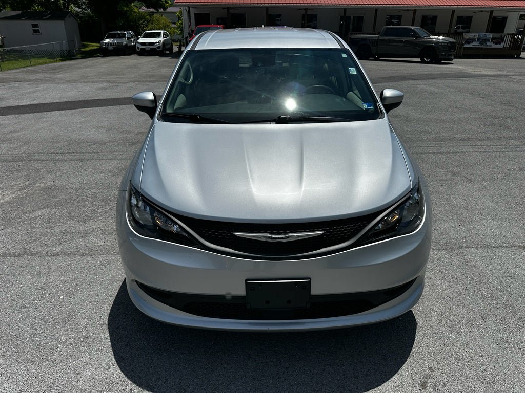 Used 2023 Chrysler Voyager LX FWD image 9
