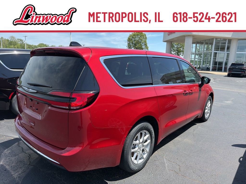 New 2026 Chrysler Pacifica Select FWD image 5