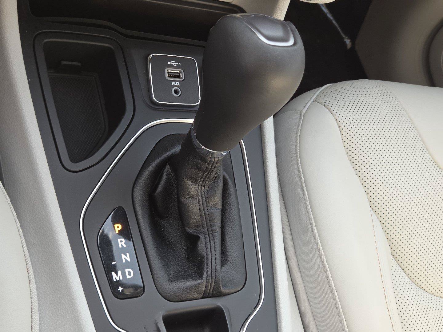 Used 2021 Jeep Cherokee Latitude Lux FWD image 22