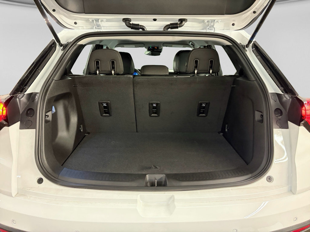 Used 2027 Chevrolet Bolt LT w/ Comfort Package FWD image 26