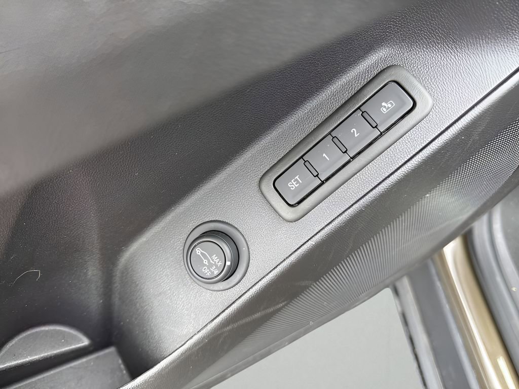 Used 2024 Chevrolet Equinox Premier image 24