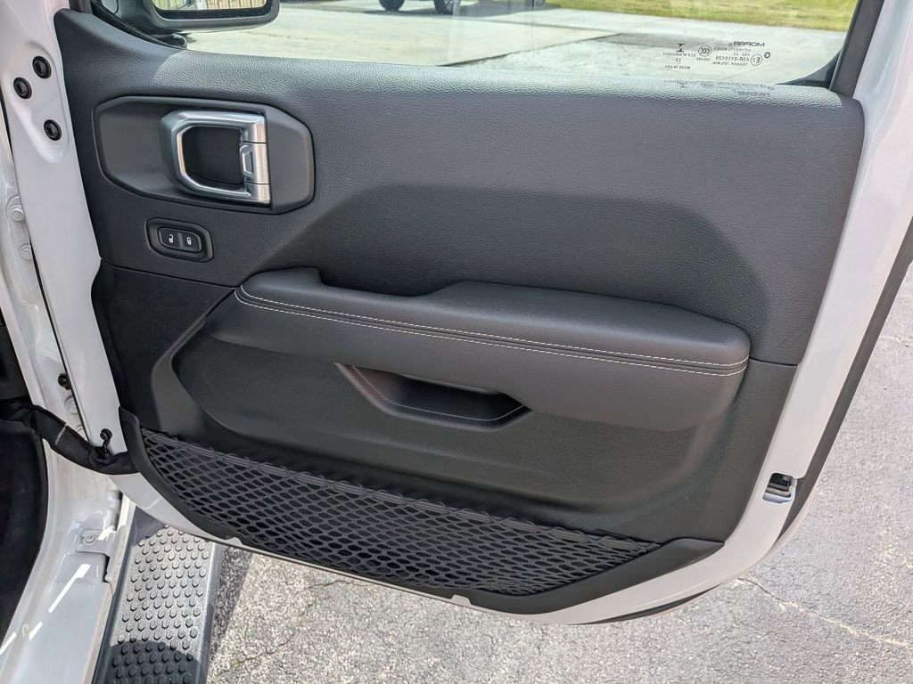 Used 2023 Jeep Wrangler Unlimited Sahara w/ Dual Top Group image 26