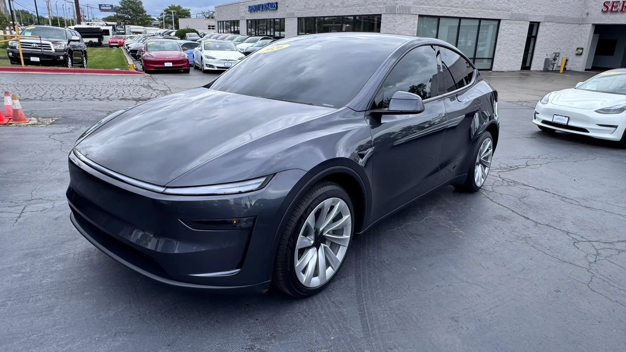 Used 2026 Tesla Model Y AWD image 1