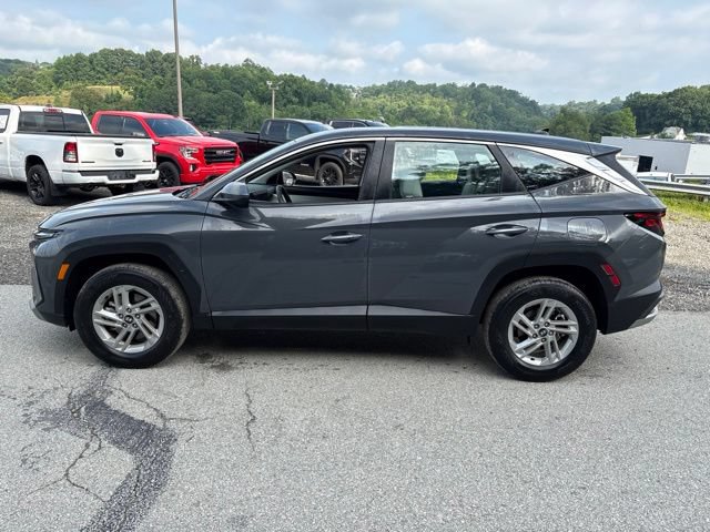 Used 2025 Hyundai Tucson SE AWD/4WD image 2