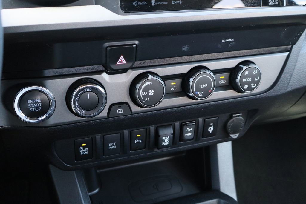 Used 2019 Toyota Tacoma TRD Off-Road w/ Technology Package image 16