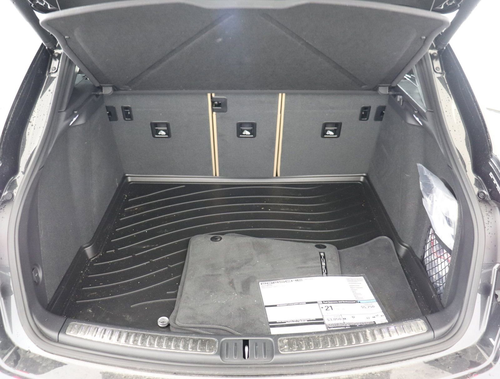 Used 2025 Porsche Macan image 26