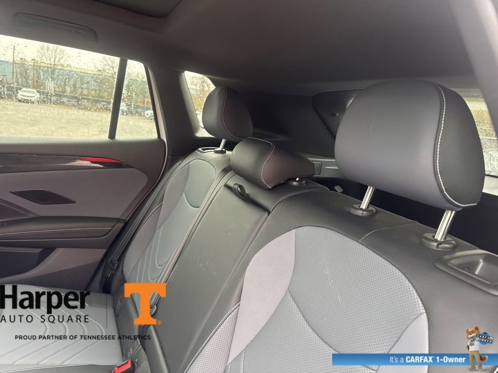 Used 2025 Volkswagen Tiguan SE R-Line image 9