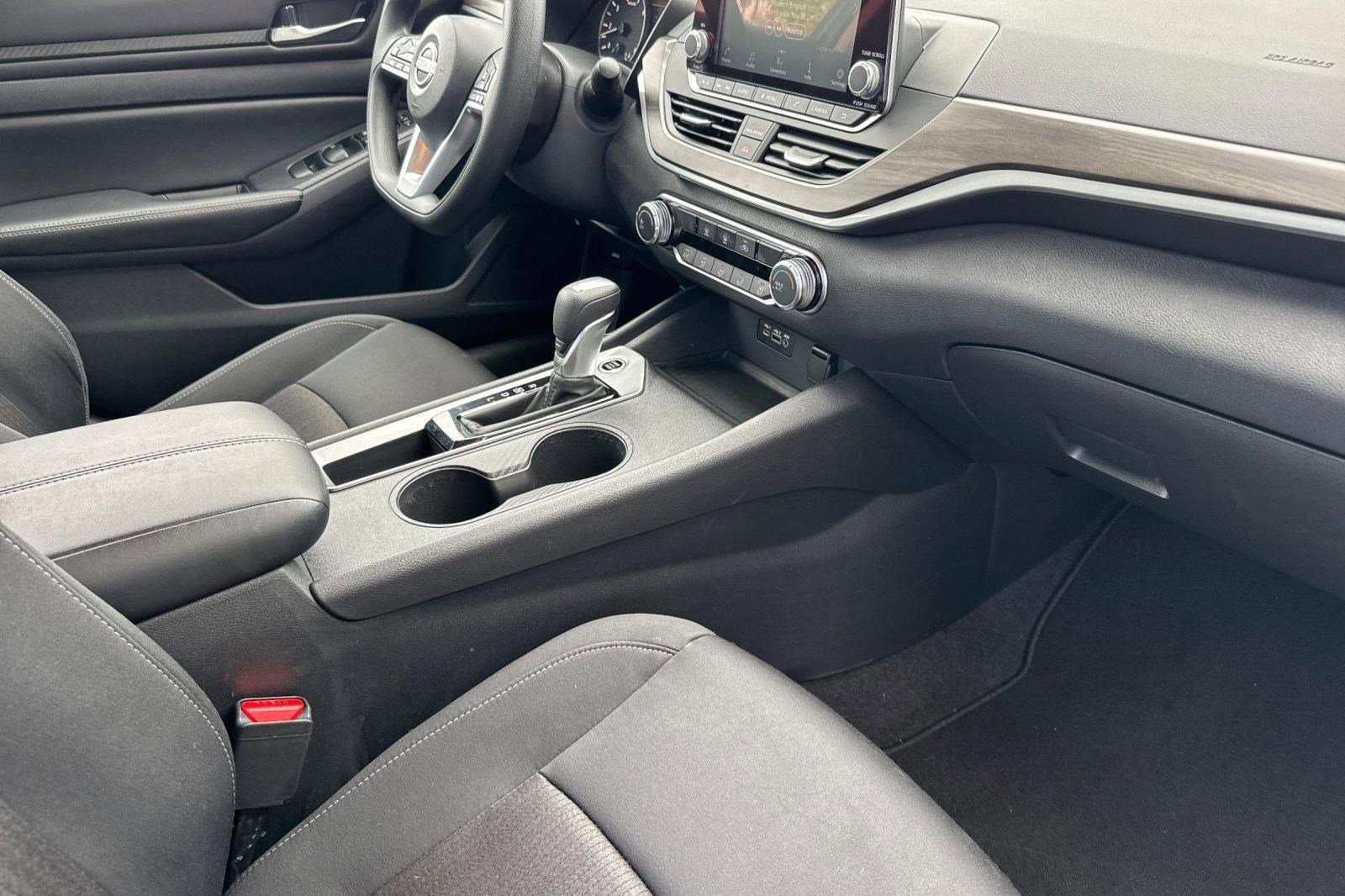 Used 2025 Nissan Altima 2.5 SV image 15