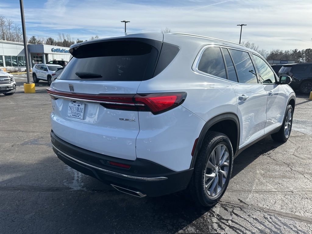 Used 2025 Buick Enclave Preferred image 3
