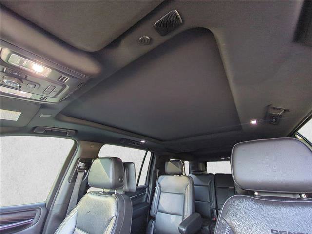 Used 2021 GMC Yukon XL Denali w/ Denali Premium Package image 16