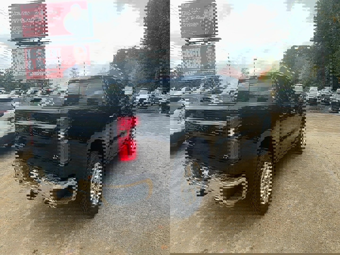 Used 2022 Chevrolet Silverado 1500 LTZ w/ Z71 Off-Road Package image 4