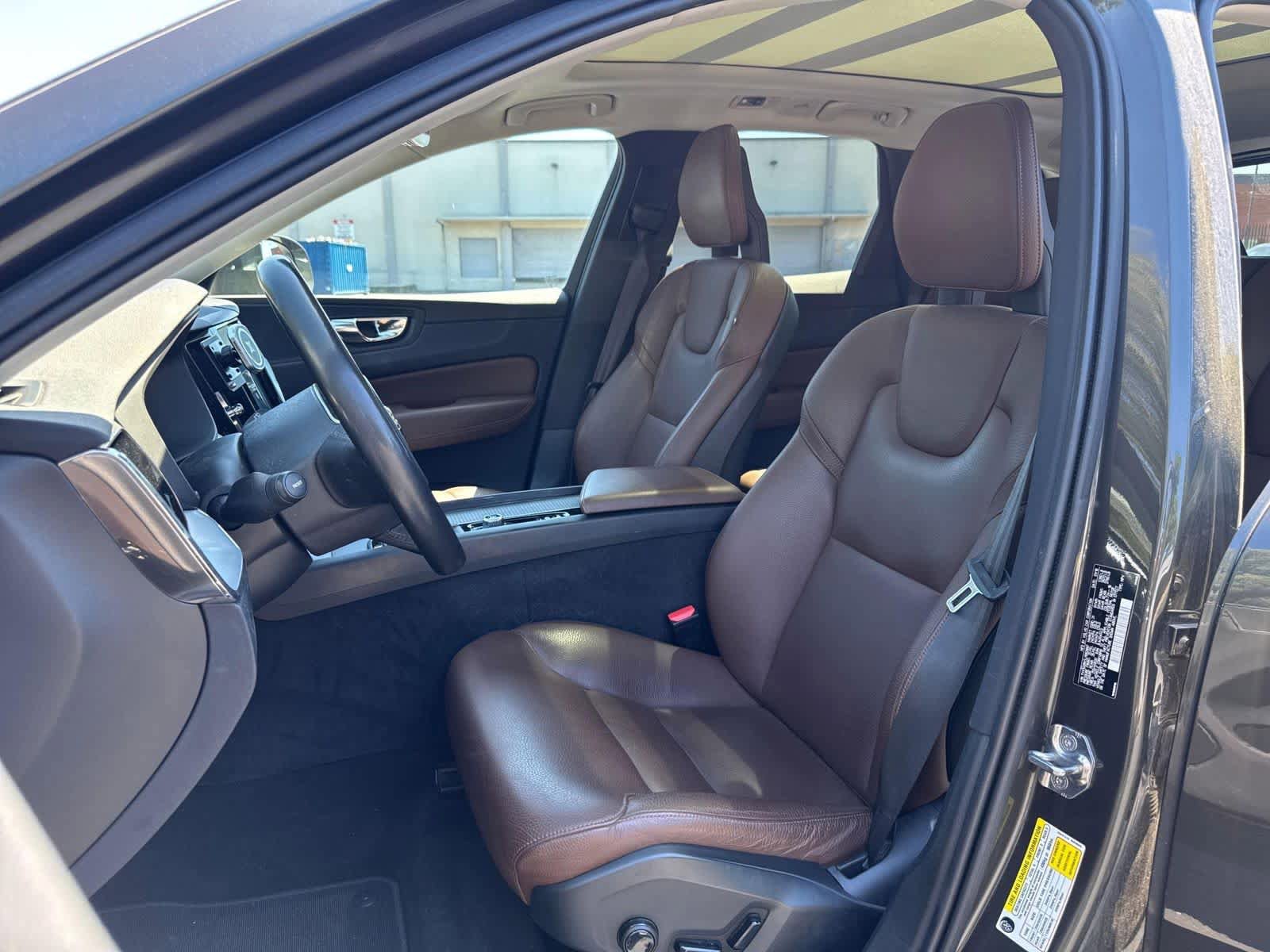Used 2018 Volvo XC60 T5 Momentum w/ Convenience Package AWD/4WD image 4