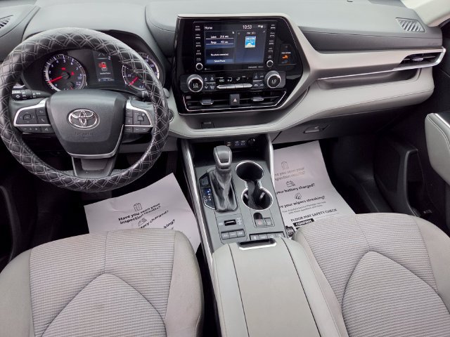 Used 2022 Toyota Highlander LE AWD/4WD image 10