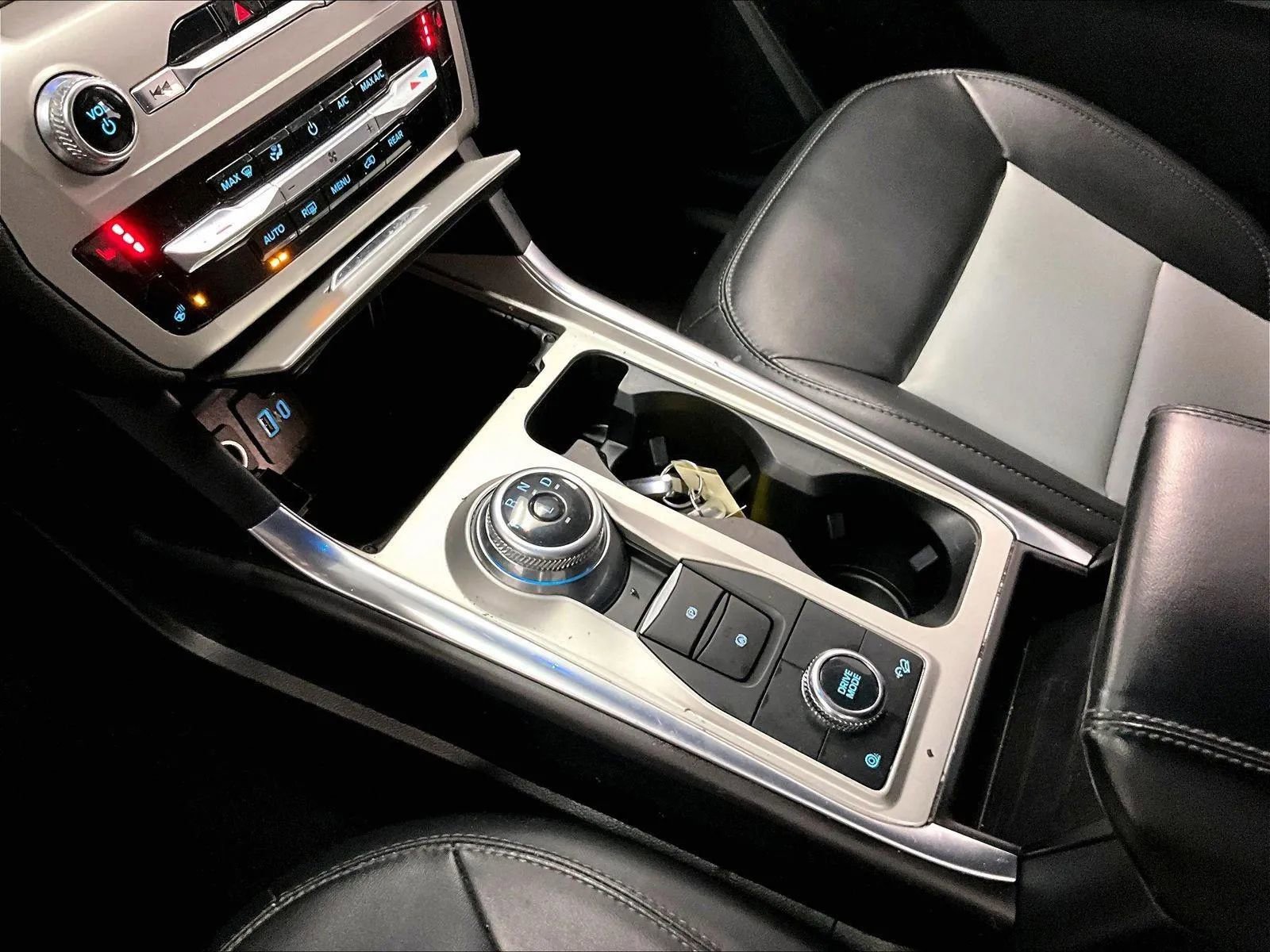 Certified 2023 Ford Explorer XLT w/ Equipment Group 202A image 16